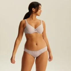 Soutien-gorge Emboîtant Avec Armatures Beige Noisette Stockholm 10 Soutien-gorge Emboîtant Avec Armatures Beige Noisette Stockholm -Bestform Lingerie Promos Magasin BL44446 042 WEB 3 8aa5b7bb 2e1b 45fb ba92 54cd16db0ff6